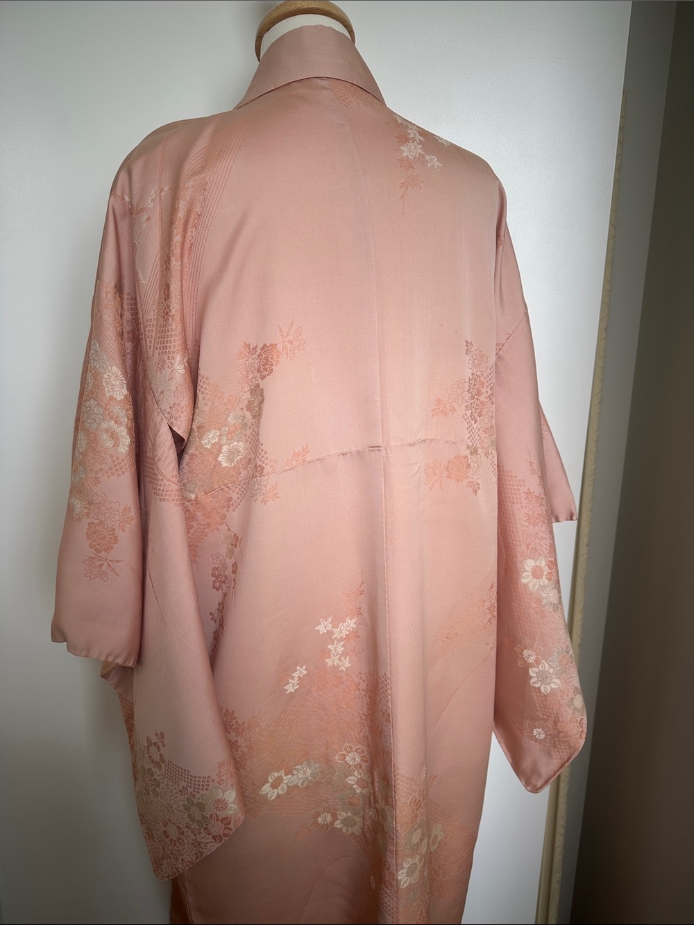 Vintage 50s Silk Embroidered Kimono Robe - Blush Pink With Cherry Blossoms (OS) - Picture 8 of 16